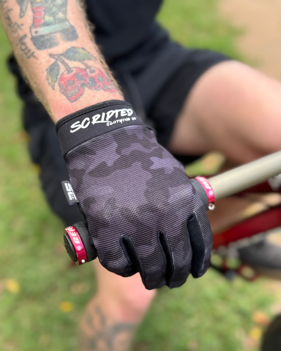 Blackline | Adult Gloves