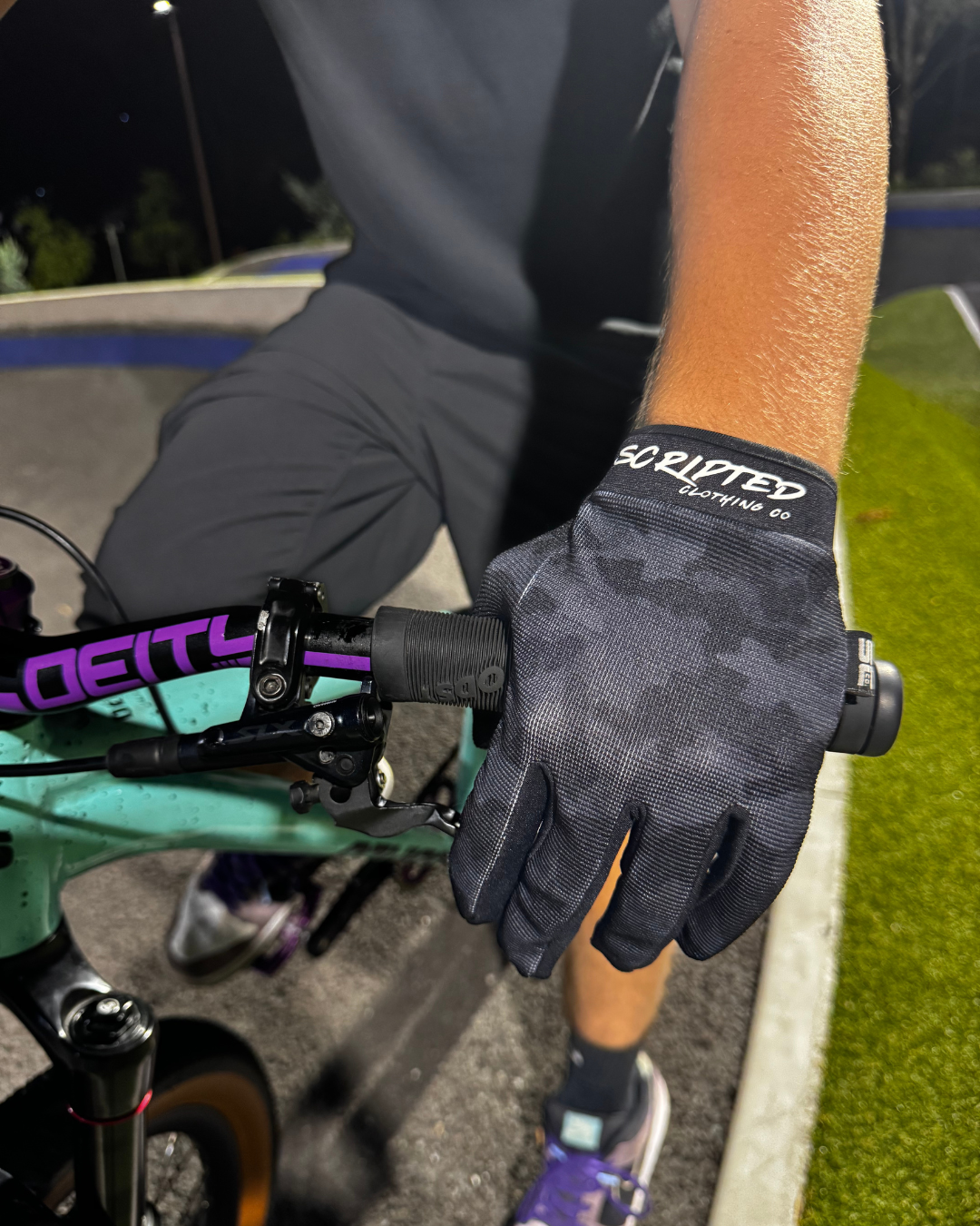 Blackline | Adult Gloves